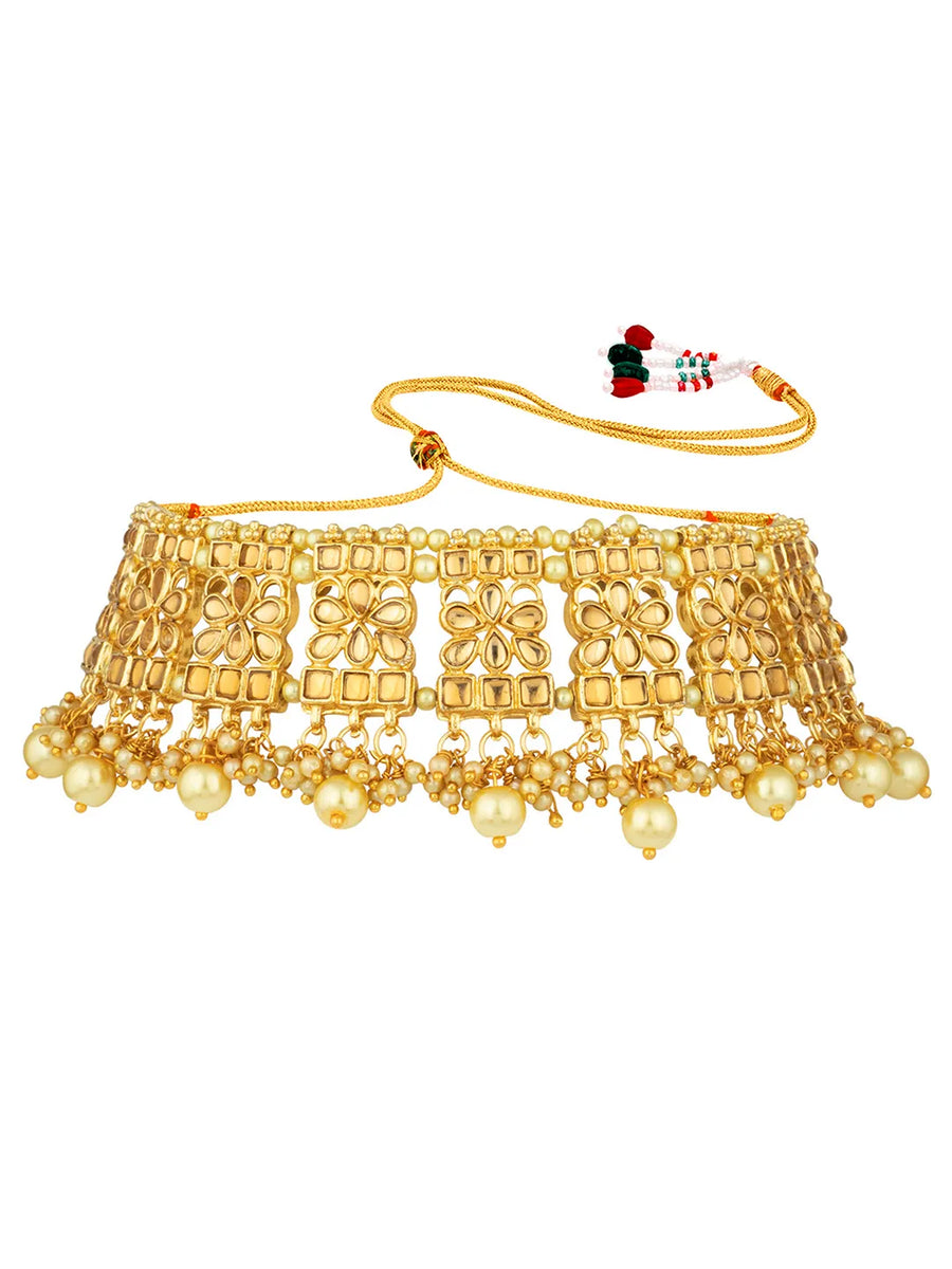 Royal Heritage Pearl Choker Set. Gold kundan & pearl jewellery set with maangtikka and earrings. Best selling & Prefect for your wedding, bridal & special occasion looks.