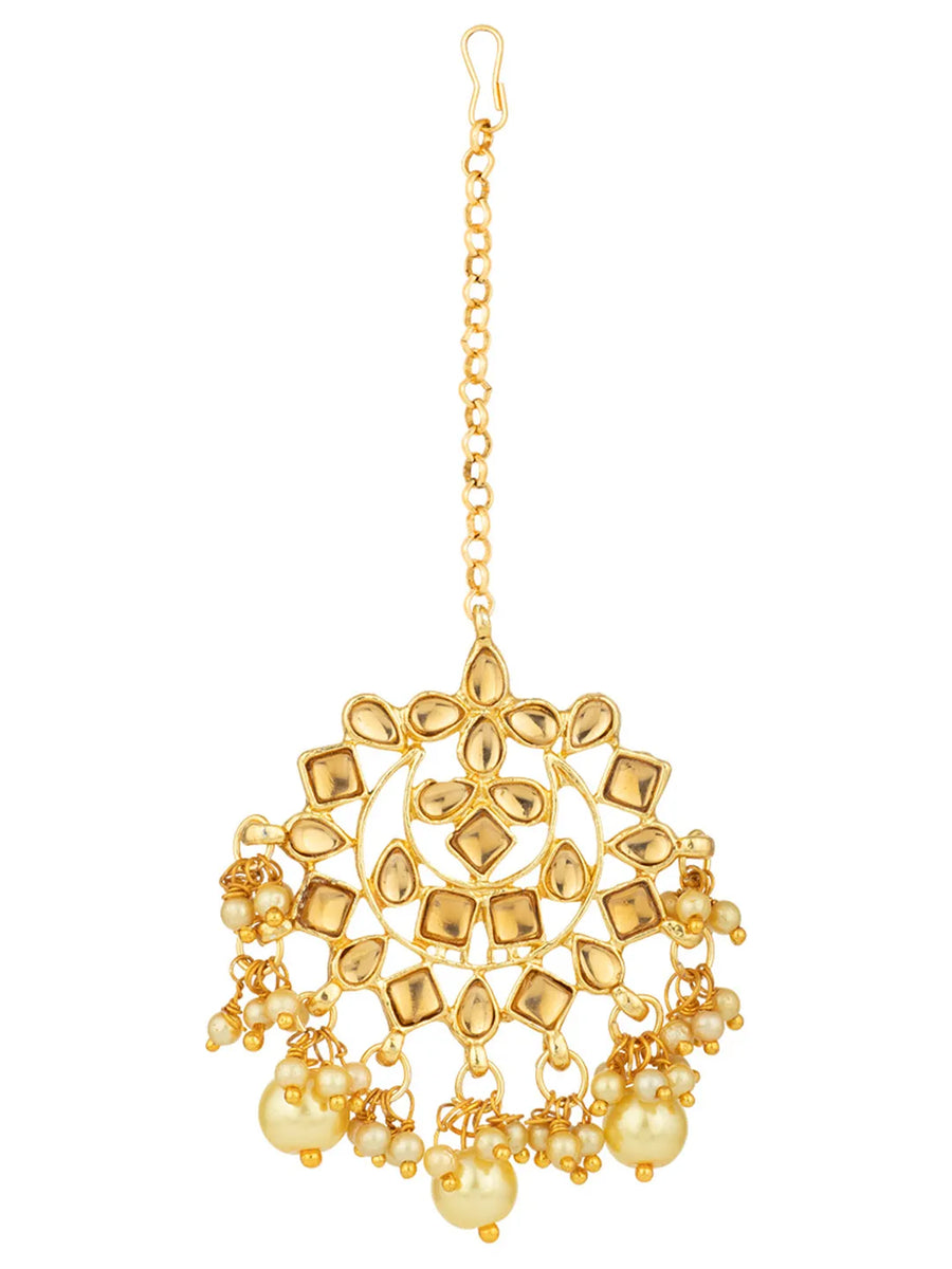 Royal Heritage Pearl Choker Set. Gold kundan & pearl jewellery set with maangtikka and earrings. Best selling & Prefect for your wedding, bridal & special occasion looks.