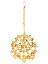 Royal Heritage Pearl Choker Set. Gold kundan & pearl jewellery set with maangtikka and earrings. Best selling & Prefect for your wedding, bridal & special occasion looks.