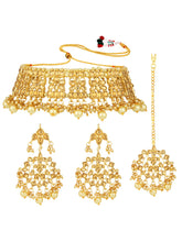 Royal Heritage Pearl Choker Set. Gold kundan & pearl jewellery set with maangtikka and earrings. Best selling & Prefect for your wedding, bridal & special occasion looks.