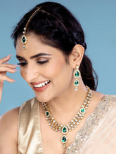 Graceful Kundan Stone Necklace Set with Maangtikka