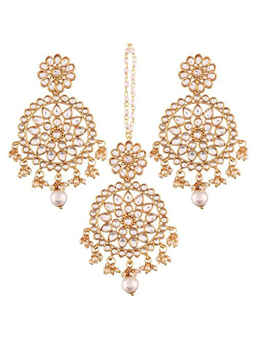 Regal Kundan Lariya Maangtikka Set. Pair of earrings & Maangtikka with kundan & beads. Best for festive & ethnic occasions.
