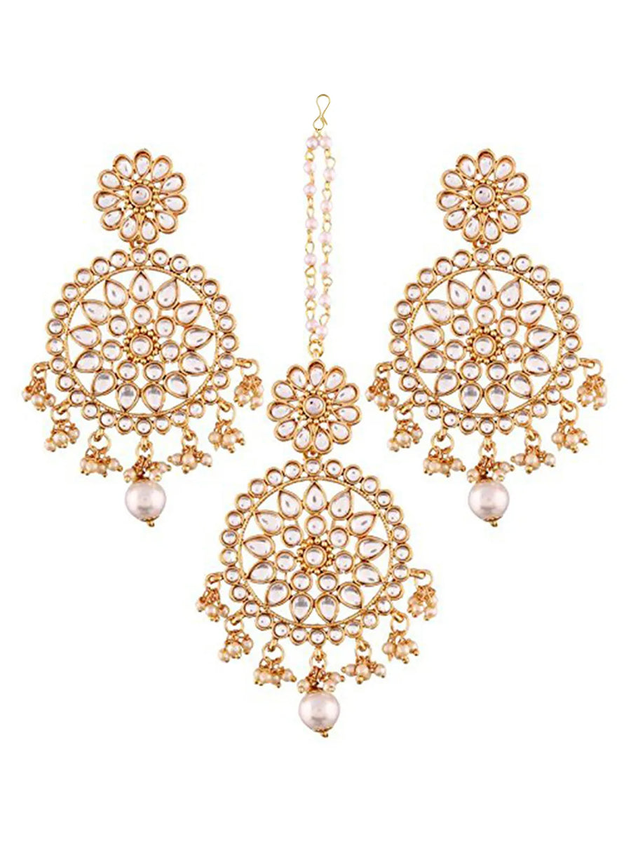 Regal Kundan Lariya Maangtikka Set. Pair of earrings & Maangtikka with kundan & beads. Best for festive & ethnic occasions.
