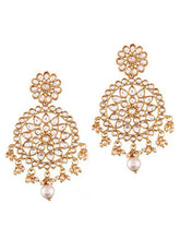 Regal Kundan Lariya Maangtikka Set. Pair of earrings & Maangtikka with kundan & beads. Best for festive & ethnic occasions.