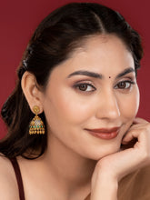 Chic Crystal Clear Kundan Jhumka Earrings