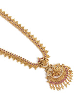 Elegant Floral Design Necklace Set