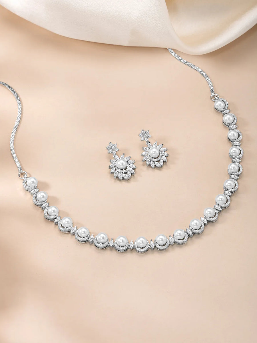 Graceful Floral Pearl Necklace Set