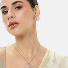 Glowing Bloom Pearl Pendant Set