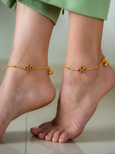 Peora Tradintional Floral Sparkle Payal - Gold