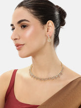 Chic Floral Motif Necklace Set