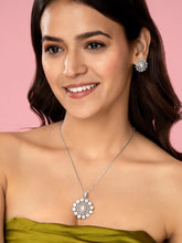 Star Petal Sparkling Pendant Set