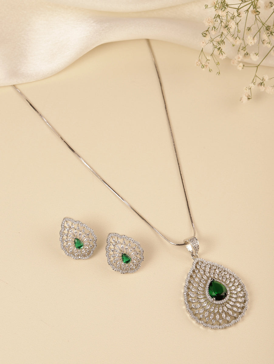 Mystic Emerald Crystal Pendant Set