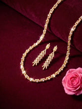 Peora Luxe Trail Gold Necklace Set