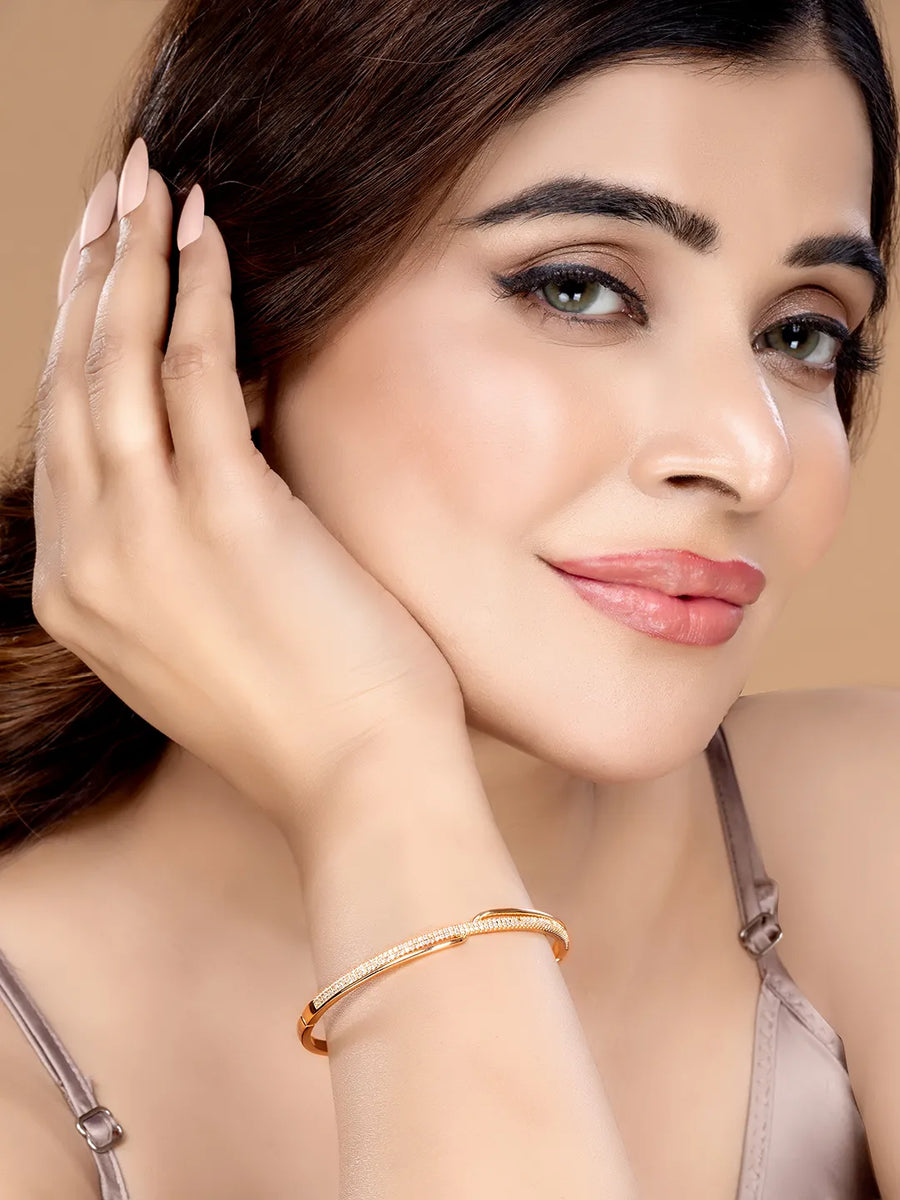 Chic Contemporary Textured Kada Bangle