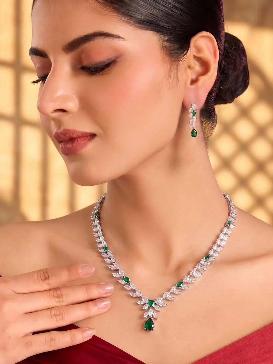 Peora Leaf Emerald Necklace Set - Silver