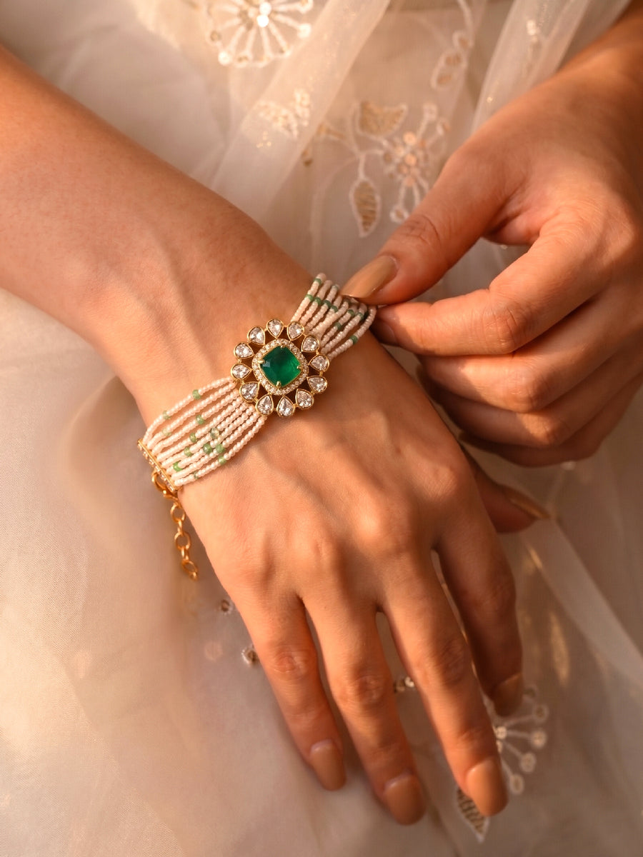 Peora Green Floral Heritage Pearl Bracelet - Gold