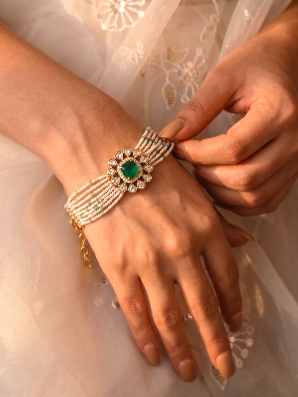Peora Green Floral Heritage Pearl Bracelet - Gold
