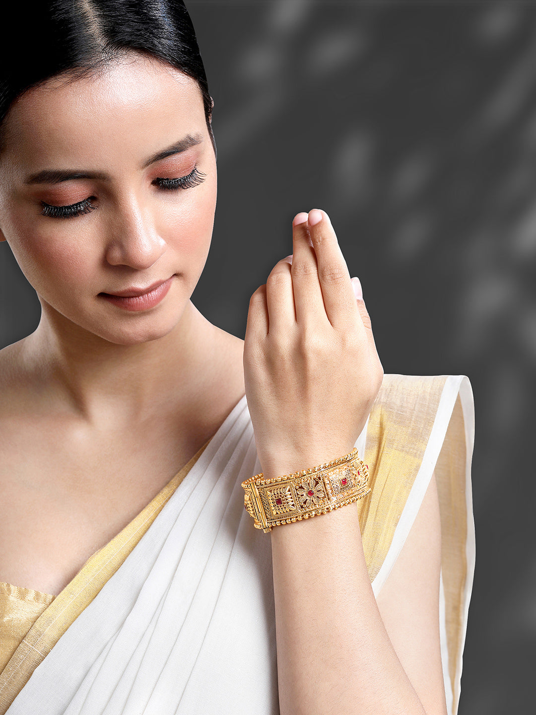 Majestic Mingle Synthetic Stone Openable Kada