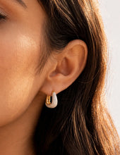 Peora Chunky Zircon Gold Contemporary Hoops