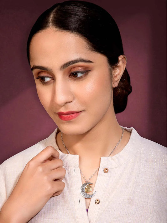 Moon & Heart Pendant – Dreamy Fashion Jewellery by Peora

