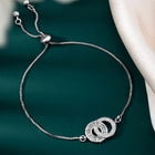Interlocking Bracelet by Peora – Symbol of Connection