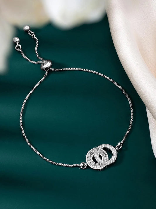 Interlocking Bracelet by Peora – Symbol of Connection
