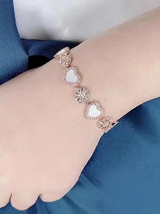 Peora Heart Shaped Bracelet – A Symbol of Love and Style