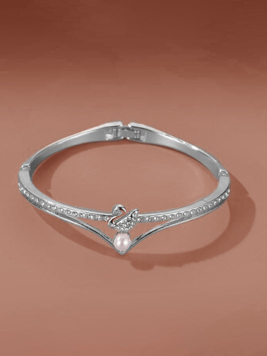 Elegant Swan Pearl Accent Bracelet