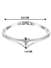 Elegant Swan Pearl Accent Bracelet