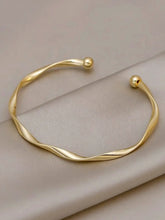 Sleek Twisted Kada with Open Ends