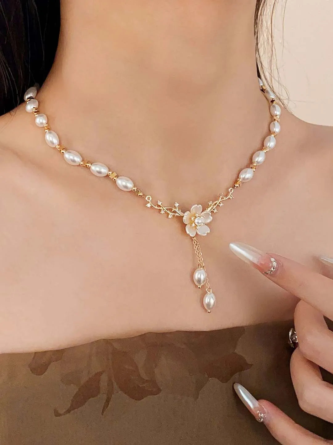 Elegant Faux Pearl Floral Necklace Chain