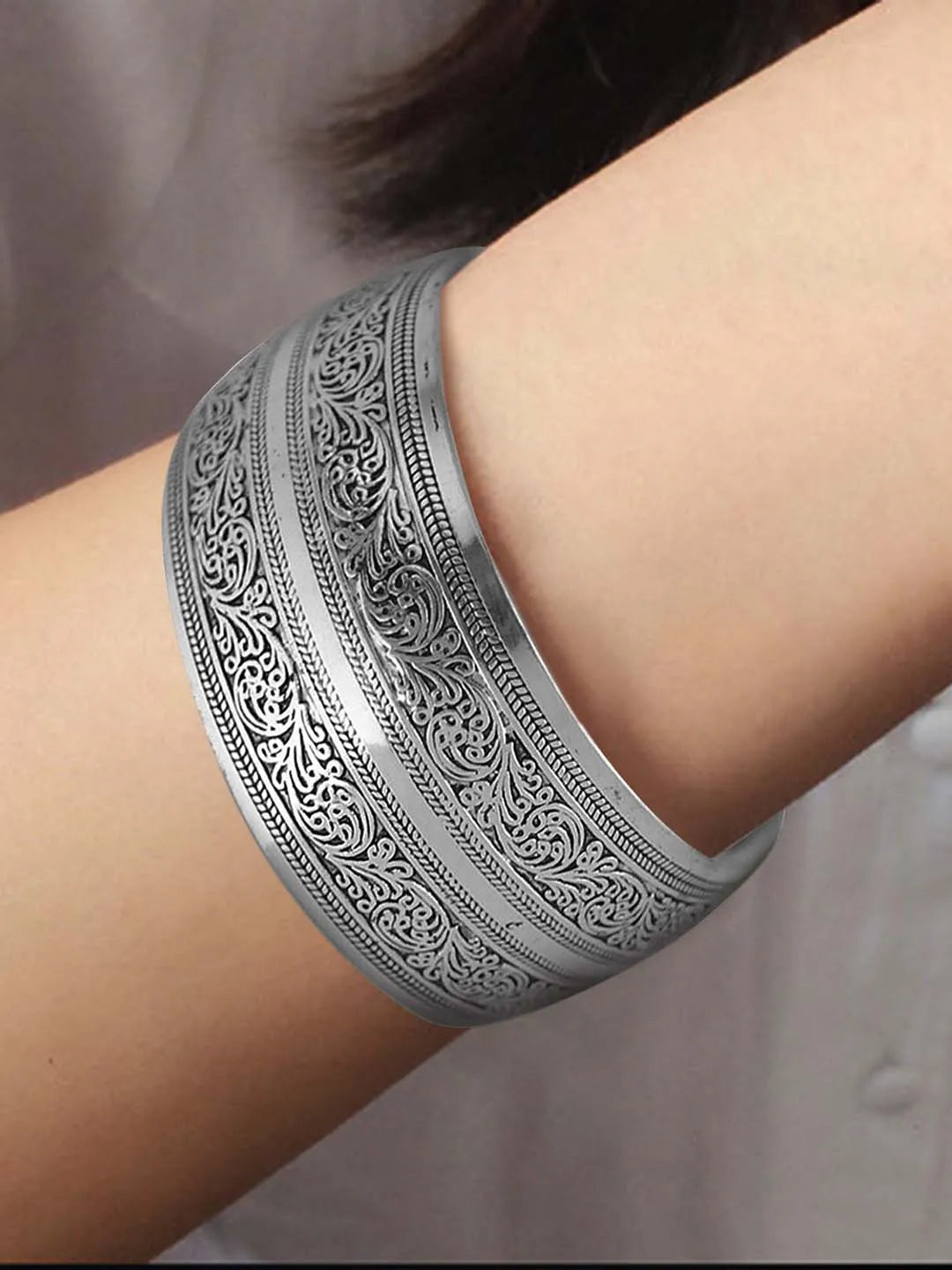 AD Bracelet Classic by Peora | Timeless & Elegant Wristwear