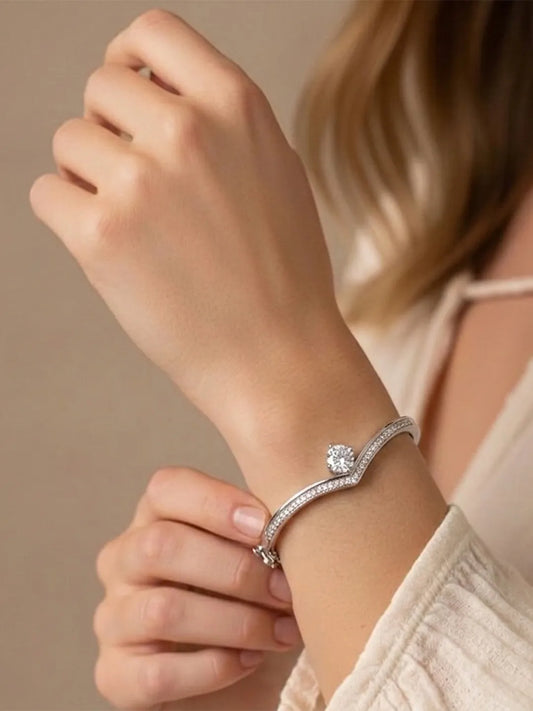 Peora Solitaire Wave Crystal Bangle - Silver