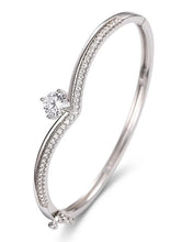 Peora Solitaire Wave Crystal Bangle - Silver