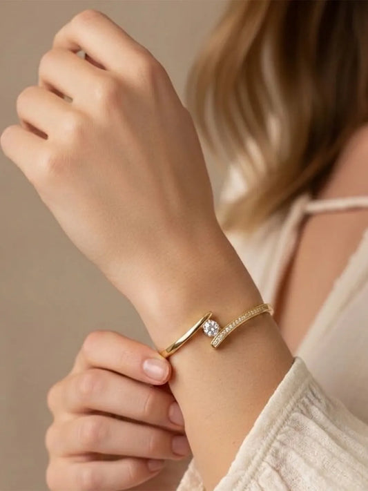 Peora Minimalist Solitaire Fashion Bangle - Gold