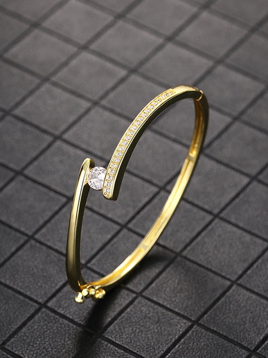 Peora Minimalist Solitaire Fashion Bangle - Gold