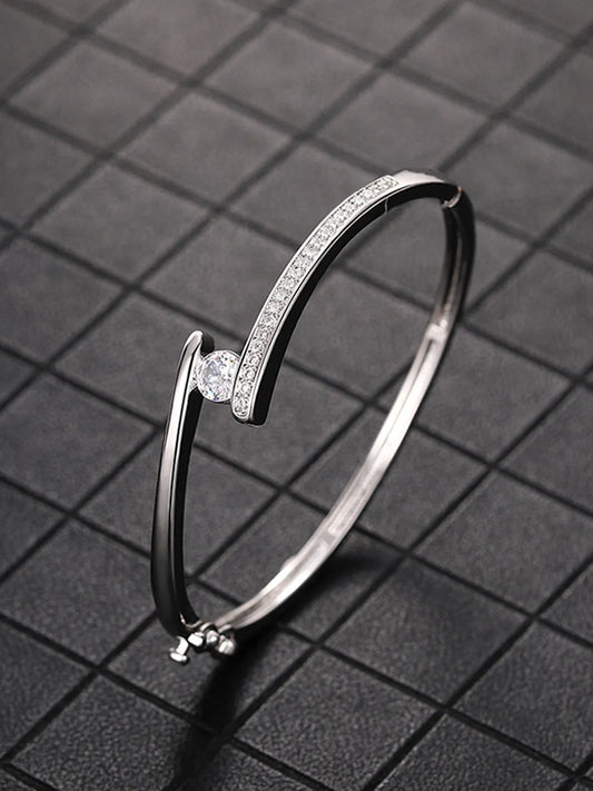 Peora Minimalist Solitaire Fashion Bangle - Silver