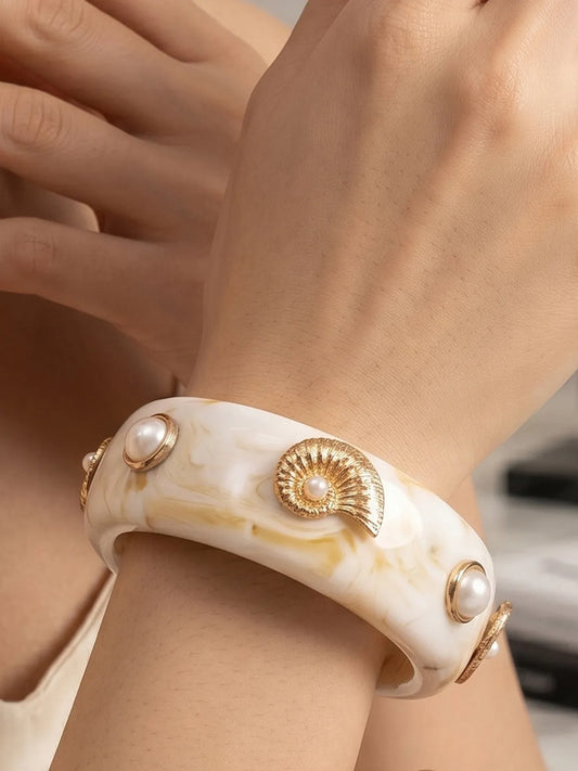 Peora Boho White Beach Accent Resin Bangle