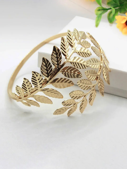 Peora Leaf Design Kada Bracelet – Elegant Nature-Inspired Style