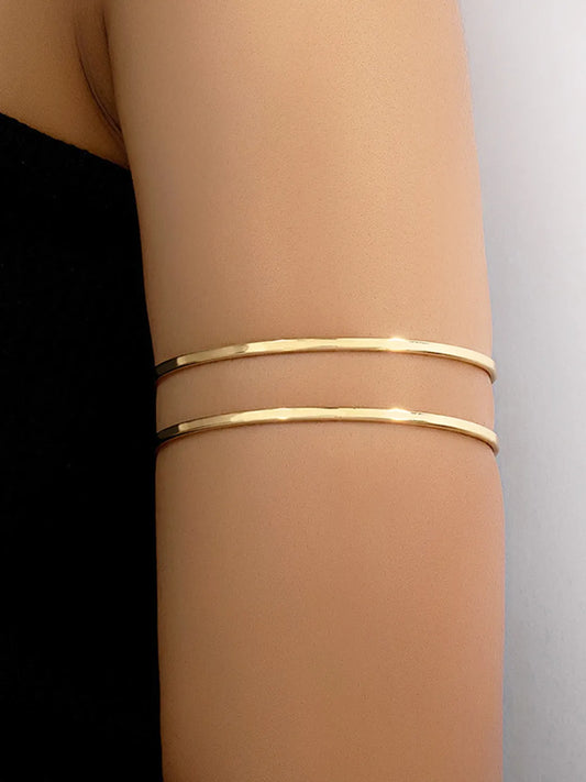 Peora Twisted Spiral Bracelet – Bold & Contemporary Style