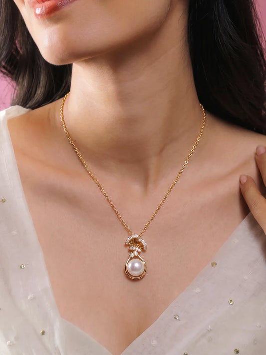 Peora Shell Pearl Drop Pendant Necklace - Gold