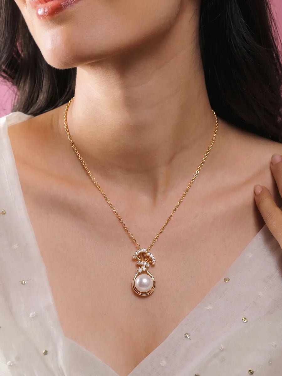Peora Shell Pearl Drop Pendant Necklace - Gold