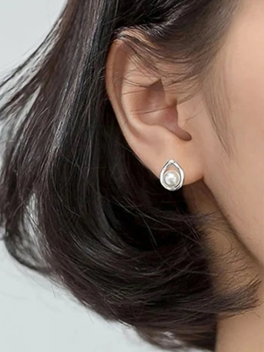 Chic Pearl and Swirl Design Earrings