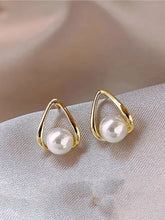 Peora Floating Pearl Earrings - Gold