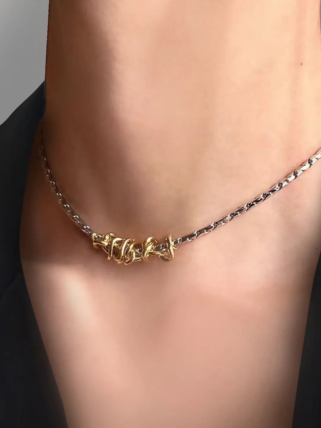 Minimalist Twist Collar Chain