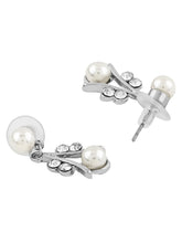 Whispering Blooms Pearl Necklace Set
