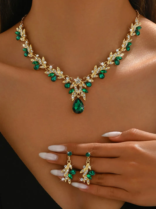 Peora Nature Leaf Shape Emerald Dangle Earrings