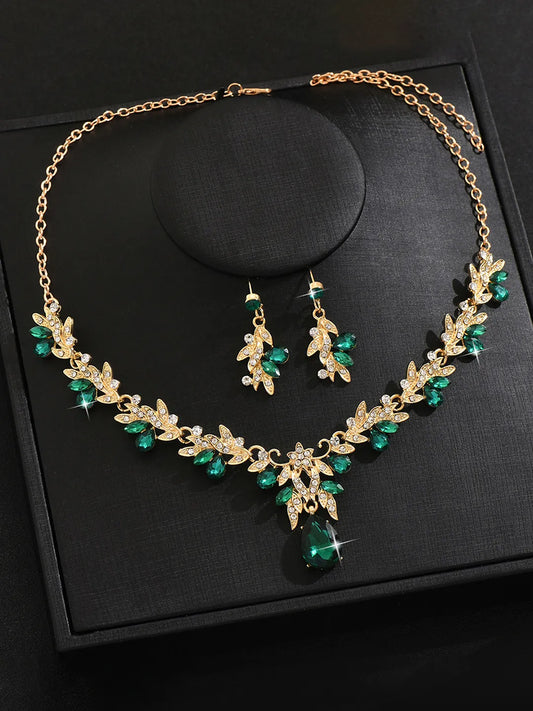 Peora Nature Leaf Shape Emerald Dangle Earrings