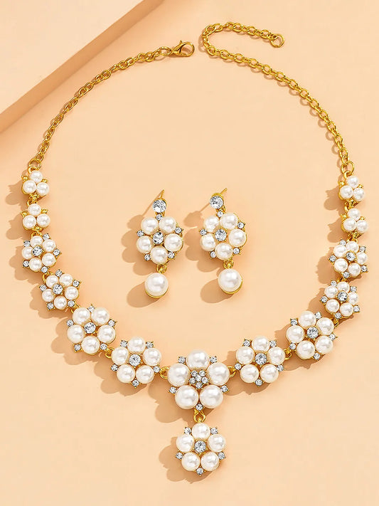 Charming Floral Pearl Necklace Set