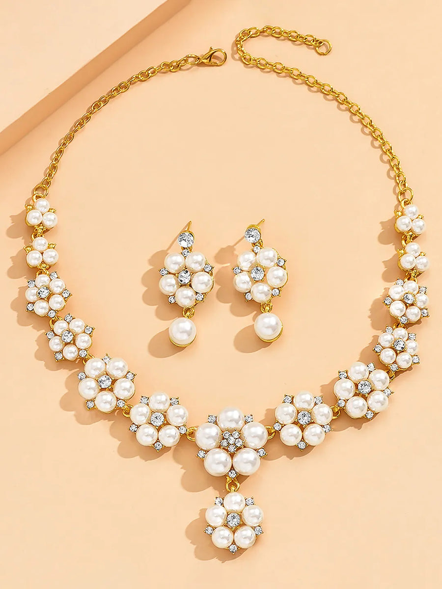 Charming Floral Pearl Necklace Set